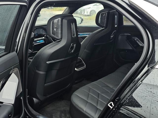 ７シリーズ ７４０ｄ　ｘＤｒｉｖｅ　エクセレンス　４ＷＤ　ＥＴＣ　クリアランスソナー　オートクルーズコントロール　衝突被害軽減システム　全周囲カメラ　ナビ　アルミホイール　ＬＥＤヘッドランプ　サンルーフ　ＡＴ　スマートキー　盗難防止システム（47枚目）
