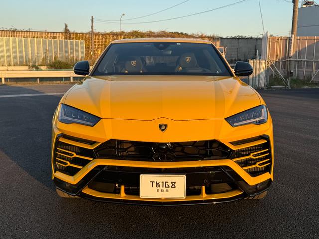 ウルス ベースグレード　左ハンドル　／　２３インチ　Ｒｉｍｓ　Ｔａｉｇｅｔｅ　Ｓｈｉｎｙ　Ｂｌａｃｋ　／　バング＆オルフセン　アドバンスト３Ｄサウンドシステム　／　パノラミックルーフ　／レッドブレーキキャリパー（2枚目）