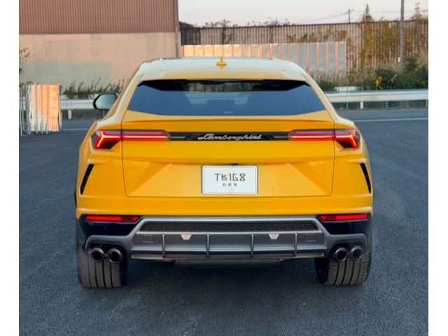 ウルス ベースグレード　左ハンドル　／　２３インチ　Ｒｉｍｓ　Ｔａｉｇｅｔｅ　Ｓｈｉｎｙ　Ｂｌａｃｋ　／　バング＆オルフセン　アドバンスト３Ｄサウンドシステム　／　パノラミックルーフ　／レッドブレーキキャリパー（4枚目）