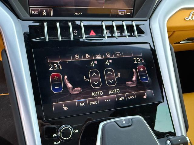 ウルス ベースグレード　左ハンドル　／　２３インチ　Ｒｉｍｓ　Ｔａｉｇｅｔｅ　Ｓｈｉｎｙ　Ｂｌａｃｋ　／　バング＆オルフセン　アドバンスト３Ｄサウンドシステム　／　パノラミックルーフ　／レッドブレーキキャリパー（12枚目）