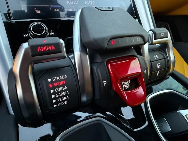 ウルス ベースグレード　左ハンドル　／　２３インチ　Ｒｉｍｓ　Ｔａｉｇｅｔｅ　Ｓｈｉｎｙ　Ｂｌａｃｋ　／　バング＆オルフセン　アドバンスト３Ｄサウンドシステム　／　パノラミックルーフ　／レッドブレーキキャリパー（13枚目）