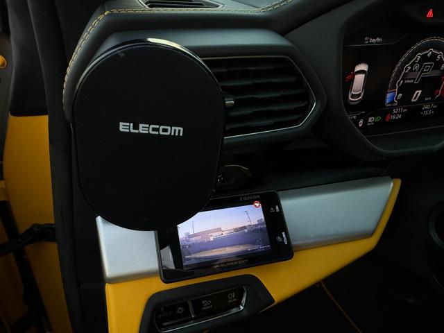 ウルス ベースグレード　左ハンドル　／　２３インチ　Ｒｉｍｓ　Ｔａｉｇｅｔｅ　Ｓｈｉｎｙ　Ｂｌａｃｋ　／　バング＆オルフセン　アドバンスト３Ｄサウンドシステム　／　パノラミックルーフ　／レッドブレーキキャリパー（15枚目）