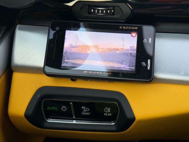 ウルス ベースグレード　左ハンドル　／　２３インチ　Ｒｉｍｓ　Ｔａｉｇｅｔｅ　Ｓｈｉｎｙ　Ｂｌａｃｋ　／　バング＆オルフセン　アドバンスト３Ｄサウンドシステム　／　パノラミックルーフ　／レッドブレーキキャリパー（16枚目）