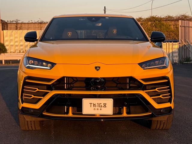 ウルス ベースグレード　左ハンドル　／　２３インチ　Ｒｉｍｓ　Ｔａｉｇｅｔｅ　Ｓｈｉｎｙ　Ｂｌａｃｋ　／　バング＆オルフセン　アドバンスト３Ｄサウンドシステム　／　パノラミックルーフ　／レッドブレーキキャリパー（21枚目）