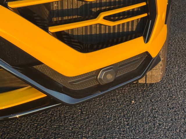 ウルス ベースグレード　左ハンドル　／　２３インチ　Ｒｉｍｓ　Ｔａｉｇｅｔｅ　Ｓｈｉｎｙ　Ｂｌａｃｋ　／　バング＆オルフセン　アドバンスト３Ｄサウンドシステム　／　パノラミックルーフ　／レッドブレーキキャリパー（24枚目）