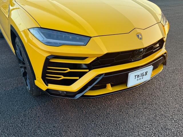 ウルス ベースグレード　左ハンドル　／　２３インチ　Ｒｉｍｓ　Ｔａｉｇｅｔｅ　Ｓｈｉｎｙ　Ｂｌａｃｋ　／　バング＆オルフセン　アドバンスト３Ｄサウンドシステム　／　パノラミックルーフ　／レッドブレーキキャリパー（25枚目）