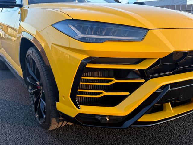 ウルス ベースグレード　左ハンドル　／　２３インチ　Ｒｉｍｓ　Ｔａｉｇｅｔｅ　Ｓｈｉｎｙ　Ｂｌａｃｋ　／　バング＆オルフセン　アドバンスト３Ｄサウンドシステム　／　パノラミックルーフ　／レッドブレーキキャリパー（26枚目）