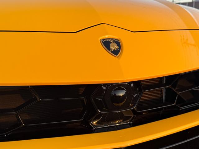 ウルス ベースグレード　左ハンドル　／　２３インチ　Ｒｉｍｓ　Ｔａｉｇｅｔｅ　Ｓｈｉｎｙ　Ｂｌａｃｋ　／　バング＆オルフセン　アドバンスト３Ｄサウンドシステム　／　パノラミックルーフ　／レッドブレーキキャリパー（28枚目）