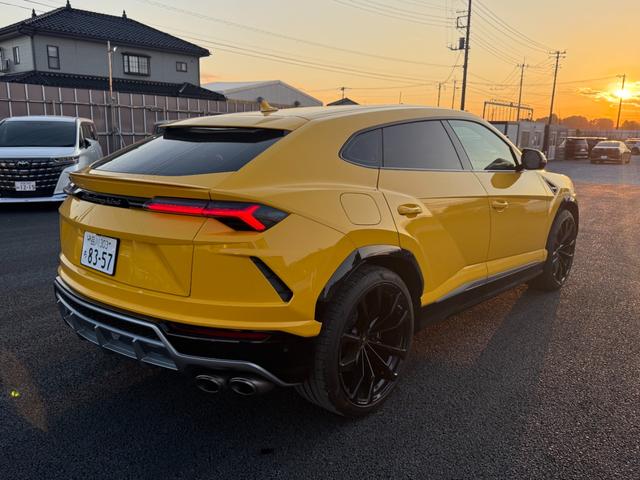 ウルス ベースグレード　左ハンドル　／　２３インチ　Ｒｉｍｓ　Ｔａｉｇｅｔｅ　Ｓｈｉｎｙ　Ｂｌａｃｋ　／　バング＆オルフセン　アドバンスト３Ｄサウンドシステム　／　パノラミックルーフ　／レッドブレーキキャリパー（30枚目）