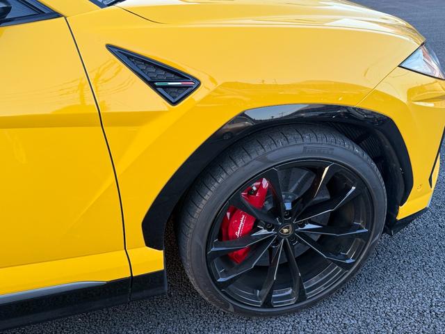 ウルス ベースグレード　左ハンドル　／　２３インチ　Ｒｉｍｓ　Ｔａｉｇｅｔｅ　Ｓｈｉｎｙ　Ｂｌａｃｋ　／　バング＆オルフセン　アドバンスト３Ｄサウンドシステム　／　パノラミックルーフ　／レッドブレーキキャリパー（34枚目）