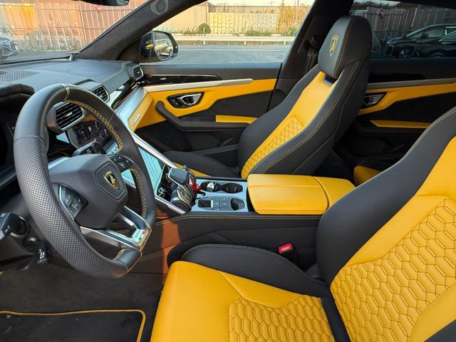 ウルス ベースグレード　左ハンドル　／　２３インチ　Ｒｉｍｓ　Ｔａｉｇｅｔｅ　Ｓｈｉｎｙ　Ｂｌａｃｋ　／　バング＆オルフセン　アドバンスト３Ｄサウンドシステム　／　パノラミックルーフ　／レッドブレーキキャリパー（44枚目）