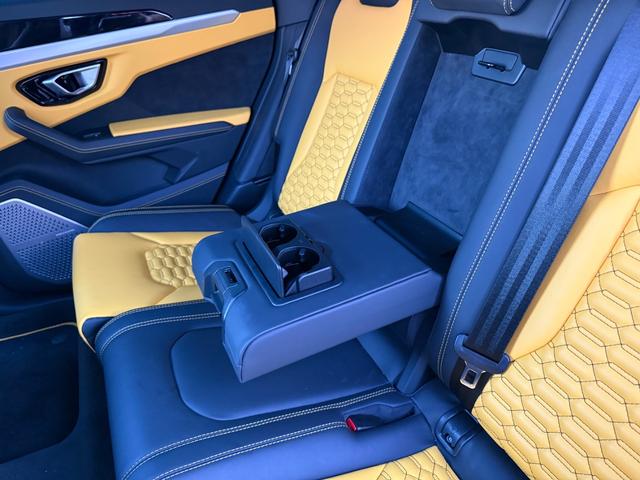 ウルス ベースグレード　左ハンドル　／　２３インチ　Ｒｉｍｓ　Ｔａｉｇｅｔｅ　Ｓｈｉｎｙ　Ｂｌａｃｋ　／　バング＆オルフセン　アドバンスト３Ｄサウンドシステム　／　パノラミックルーフ　／レッドブレーキキャリパー（48枚目）