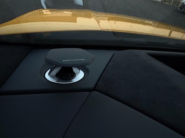 ウルス ベースグレード　左ハンドル　／　２３インチ　Ｒｉｍｓ　Ｔａｉｇｅｔｅ　Ｓｈｉｎｙ　Ｂｌａｃｋ　／　バング＆オルフセン　アドバンスト３Ｄサウンドシステム　／　パノラミックルーフ　／レッドブレーキキャリパー（56枚目）