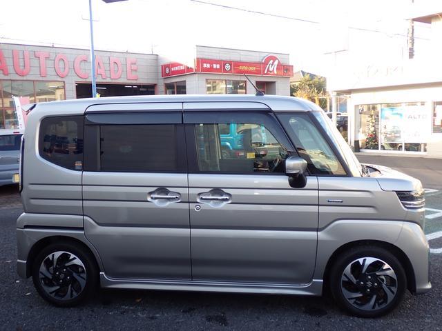 スペーシアカスタム カスタム　ＨＹＢＲＩＤ　ＸＳターボ　スズキコネクト対応　スズキコネクト対応全方位カメラナビ　衝突被害軽減システム	ターボ　キーレスエントリー　エアコン	パワーステアリング	パワーウィンドウ	運転席エアバッグ	ＡＢＳ（7枚目）