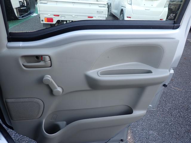 エブリイ ＰＡ　５型　衝突安全ボディ	エアコン	パワーステアリング	運転席エアバッグ	助手席エアバッグ	ＡＢＳ　ＥＳＣ（30枚目）