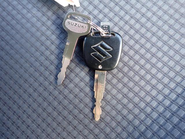 アルト Ｌ　２型　運転席エアバック　助手席エアバック　パワーステアリング　パワーウインドウ　ＡＢＳ　ＥＣＳ　衝突安全ボディ　シートヒーター　盗難防止システム　キーレスエントリー　アイドリングストップ（60枚目）