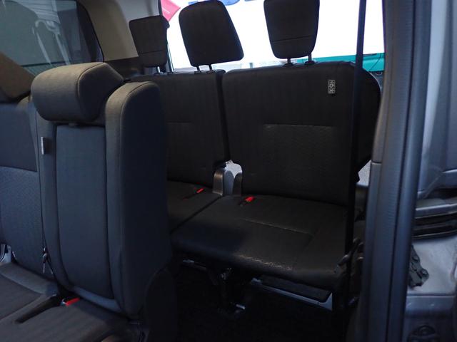 ランディ Ｇ　ナビ　衝突被害軽減システム　衝突安全ボディ　盗難防止システム　レーンアシスト　寒冷地仕様　キーレスエントリー　スマートキー　３列シート　フルフラット　シートヒーター　ドアバイザー　ロールサンシェード（68枚目）