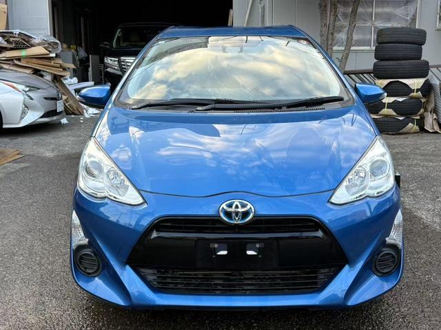 アクア S スマートエントリーPKG スタットレスタイヤ AUTOエアコン 助手席エアバック 衝突安全ボディ 横滑り防止装置付 Bカメ パワーウインドー 運転席エアバック ETC付 ABS パワーステアリング(2枚目)