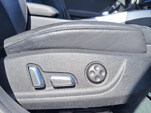 Ａ４アバント ２．０ＴＦＳＩ　Ｓラインパッケージ　ＭＭＩナビ　フルセグ　Ｂｌｕｅｔｏｏｔｈオーディオ　バックカメラ　ＥＴＣ　ハーフレザーシート　パワーシート　純正１８インチアルミホイール　ドライブレコーダー　ＬＥＤヘッドライト（11枚目）