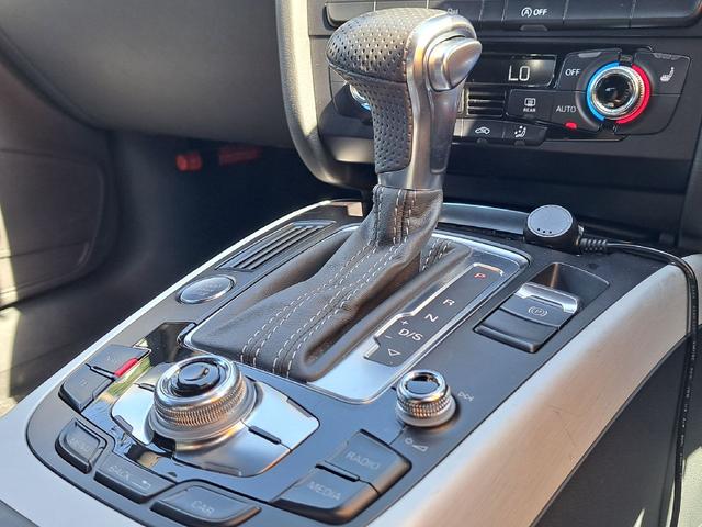 Ａ４アバント ２．０ＴＦＳＩ　Ｓラインパッケージ　ＭＭＩナビ　フルセグ　Ｂｌｕｅｔｏｏｔｈオーディオ　バックカメラ　ＥＴＣ　ハーフレザーシート　パワーシート　純正１８インチアルミホイール　ドライブレコーダー　ＬＥＤヘッドライト（18枚目）