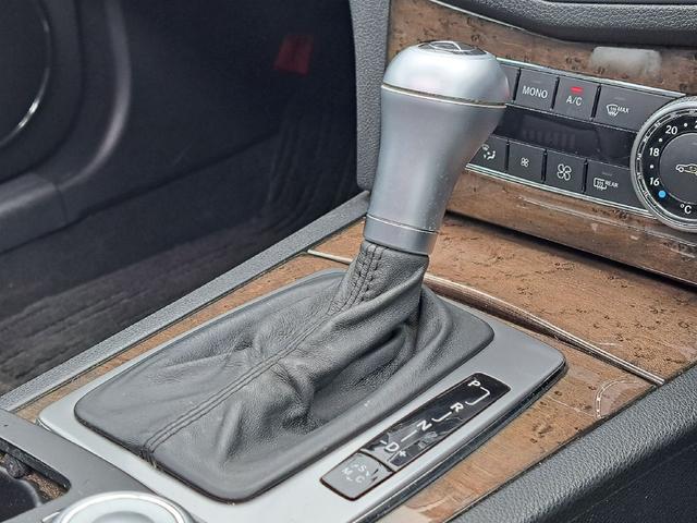 Ｃクラスステーションワゴン Ｃ２００コンプレッサーワゴン　アバンギャルド　パノラミックスライディングルーフ　純正ナビ　バックカメラ　Ｂｌｕｅｔｏｏｔｈオーディオ　純正１７インチアルミホイール　ＥＴＣ　ハーフレザーシート　ルーフレール　ＨＩＤヘッドライト　ＭＴモード付ＡＴ（21枚目）