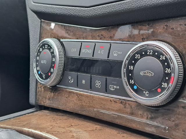 Ｃクラスステーションワゴン Ｃ２００コンプレッサーワゴン　アバンギャルド　パノラミックスライディングルーフ　純正ナビ　バックカメラ　Ｂｌｕｅｔｏｏｔｈオーディオ　純正１７インチアルミホイール　ＥＴＣ　ハーフレザーシート　ルーフレール　ＨＩＤヘッドライト　ＭＴモード付ＡＴ（22枚目）