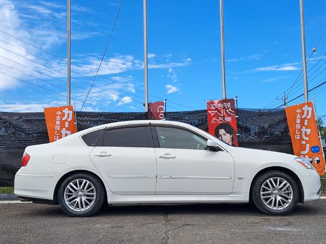 フーガ ３５０ＧＴ　ベージュレザーシート　ＨＤＤナビ　バック／サイドブラインドカメラ　シートヒーター／クーラー　助手席オットマン　純正１８インチアルミホイール　ＡＦＳ　ビルトインＥＴＣ　ＨＩＤヘッドライト（4枚目）