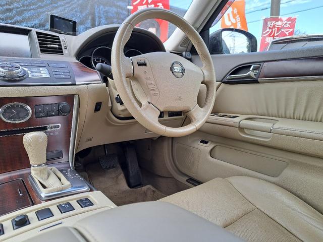 フーガ ３５０ＧＴ　ベージュレザーシート　ＨＤＤナビ　バック／サイドブラインドカメラ　シートヒーター／クーラー　助手席オットマン　純正１８インチアルミホイール　ＡＦＳ　ビルトインＥＴＣ　ＨＩＤヘッドライト（8枚目）