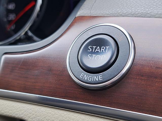 フーガ ３５０ＧＴ　ベージュレザーシート　ＨＤＤナビ　バック／サイドブラインドカメラ　シートヒーター／クーラー　助手席オットマン　純正１８インチアルミホイール　ＡＦＳ　ビルトインＥＴＣ　ＨＩＤヘッドライト（25枚目）