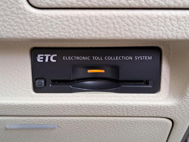フーガ ３５０ＧＴ　ベージュレザーシート　ＨＤＤナビ　バック／サイドブラインドカメラ　シートヒーター／クーラー　助手席オットマン　純正１８インチアルミホイール　ＡＦＳ　ビルトインＥＴＣ　ＨＩＤヘッドライト（27枚目）