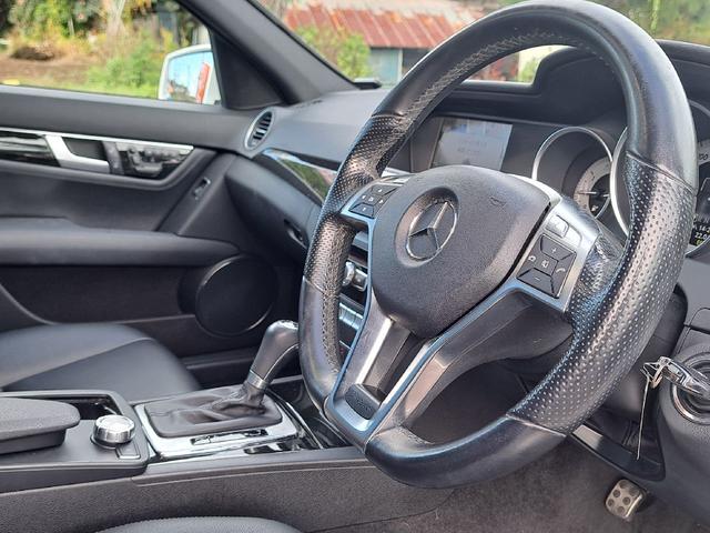 Ｃクラスステーションワゴン Ｃ２００ステーションワゴン　アバンギャルド　レーダーセーフティパッケージ　ブラックレザーシート　ディストロニックプラス　純正ナビ　フルセグ　バックカメラ　Ｂｌｕｅｔｏｏｔｈオーディオ　ブラインドスポットアシスト　ＡＭＧ１７インチアルミホイール（8枚目）