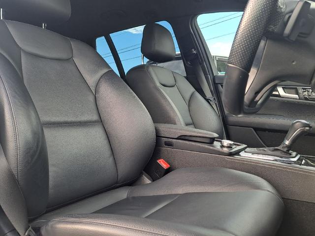 Ｃクラスステーションワゴン Ｃ２００ステーションワゴン　アバンギャルド　レーダーセーフティパッケージ　ブラックレザーシート　ディストロニックプラス　純正ナビ　フルセグ　バックカメラ　Ｂｌｕｅｔｏｏｔｈオーディオ　ブラインドスポットアシスト　ＡＭＧ１７インチアルミホイール（10枚目）