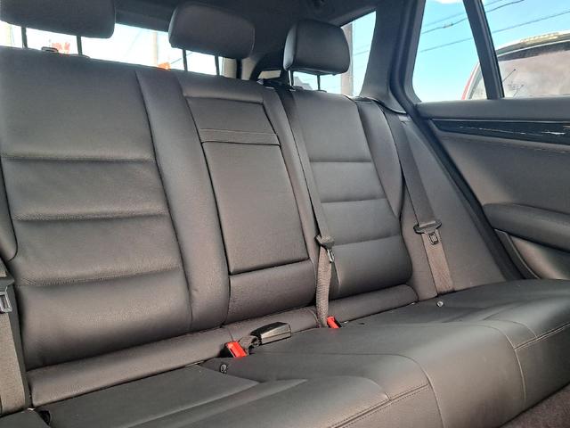 Ｃクラスステーションワゴン Ｃ２００ステーションワゴン　アバンギャルド　レーダーセーフティパッケージ　ブラックレザーシート　ディストロニックプラス　純正ナビ　フルセグ　バックカメラ　Ｂｌｕｅｔｏｏｔｈオーディオ　ブラインドスポットアシスト　ＡＭＧ１７インチアルミホイール（11枚目）