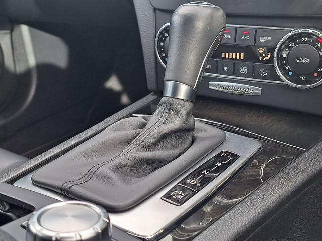 Ｃクラスステーションワゴン Ｃ２００ステーションワゴン　アバンギャルド　レーダーセーフティパッケージ　ブラックレザーシート　ディストロニックプラス　純正ナビ　フルセグ　バックカメラ　Ｂｌｕｅｔｏｏｔｈオーディオ　ブラインドスポットアシスト　ＡＭＧ１７インチアルミホイール（15枚目）