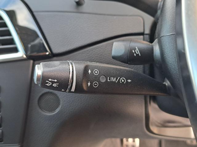 Ｃクラスステーションワゴン Ｃ２００ステーションワゴン　アバンギャルド　レーダーセーフティパッケージ　ブラックレザーシート　ディストロニックプラス　純正ナビ　フルセグ　バックカメラ　Ｂｌｕｅｔｏｏｔｈオーディオ　ブラインドスポットアシスト　ＡＭＧ１７インチアルミホイール（25枚目）