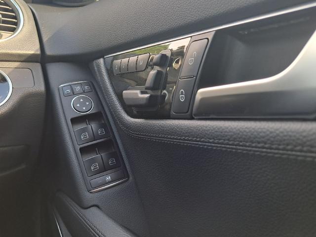 Ｃクラスステーションワゴン Ｃ２００ステーションワゴン　アバンギャルド　レーダーセーフティパッケージ　ブラックレザーシート　ディストロニックプラス　純正ナビ　フルセグ　バックカメラ　Ｂｌｕｅｔｏｏｔｈオーディオ　ブラインドスポットアシスト　ＡＭＧ１７インチアルミホイール（29枚目）