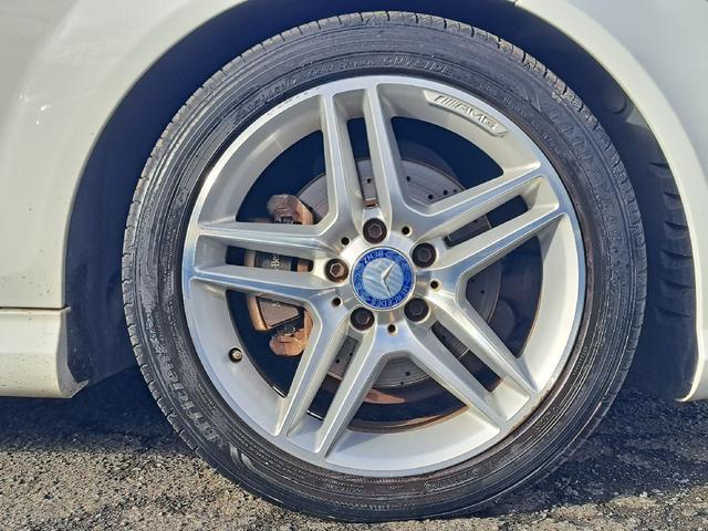 Ｃクラスステーションワゴン Ｃ２００ステーションワゴン　アバンギャルド　レーダーセーフティパッケージ　ブラックレザーシート　ディストロニックプラス　純正ナビ　フルセグ　バックカメラ　Ｂｌｕｅｔｏｏｔｈオーディオ　ブラインドスポットアシスト　ＡＭＧ１７インチアルミホイール（34枚目）