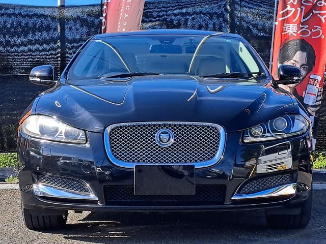 XF 3.0プレミアムラグジュアリー ベージュレザーシート 純正ナビ TV ETC 純正19インチアルミホイール シートヒーター スマートキー クルーズコントロール Bluetoothオーディオ HIDヘッド Bカメラ ドライブレコーダー(2枚目)