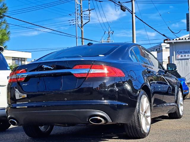 XF 3.0プレミアムラグジュアリー ベージュレザーシート 純正ナビ TV ETC 純正19インチアルミホイール シートヒーター スマートキー クルーズコントロール Bluetoothオーディオ HIDヘッド Bカメラ ドライブレコーダー(5枚目)