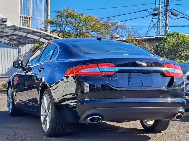 XF 3.0プレミアムラグジュアリー ベージュレザーシート 純正ナビ TV ETC 純正19インチアルミホイール シートヒーター スマートキー クルーズコントロール Bluetoothオーディオ HIDヘッド Bカメラ ドライブレコーダー(7枚目)