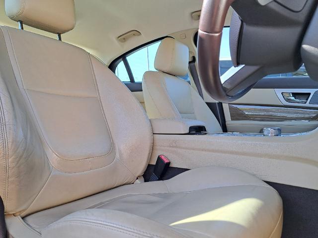 XF 3.0プレミアムラグジュアリー ベージュレザーシート 純正ナビ TV ETC 純正19インチアルミホイール シートヒーター スマートキー クルーズコントロール Bluetoothオーディオ HIDヘッド Bカメラ ドライブレコーダー(12枚目)