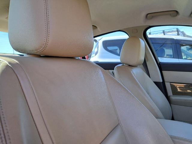 XF 3.0プレミアムラグジュアリー ベージュレザーシート 純正ナビ TV ETC 純正19インチアルミホイール シートヒーター スマートキー クルーズコントロール Bluetoothオーディオ HIDヘッド Bカメラ ドライブレコーダー(13枚目)