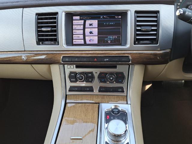 XF 3.0プレミアムラグジュアリー ベージュレザーシート 純正ナビ TV ETC 純正19インチアルミホイール シートヒーター スマートキー クルーズコントロール Bluetoothオーディオ HIDヘッド Bカメラ ドライブレコーダー(17枚目)