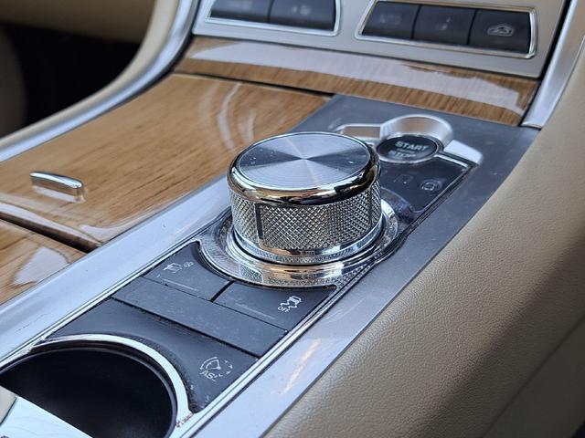 XF 3.0プレミアムラグジュアリー ベージュレザーシート 純正ナビ TV ETC 純正19インチアルミホイール シートヒーター スマートキー クルーズコントロール Bluetoothオーディオ HIDヘッド Bカメラ ドライブレコーダー(18枚目)