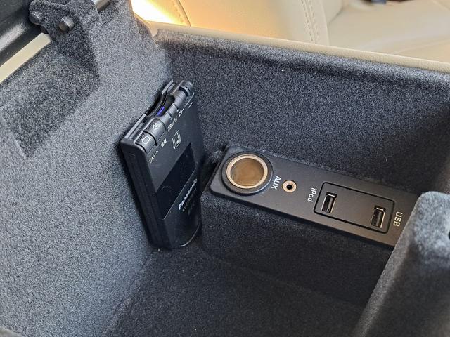 XF 3.0プレミアムラグジュアリー ベージュレザーシート 純正ナビ TV ETC 純正19インチアルミホイール シートヒーター スマートキー クルーズコントロール Bluetoothオーディオ HIDヘッド Bカメラ ドライブレコーダー(25枚目)