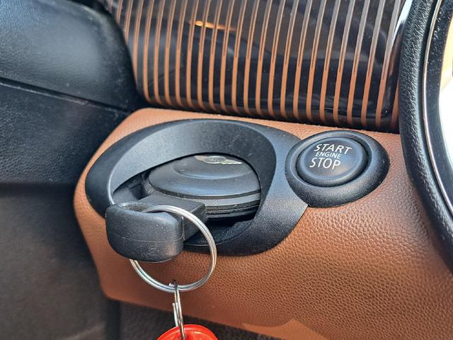 ＭＩＮＩ ５０　メイフェア　特別仕様車　メイフェア専用レザーシート　アディショナルヘッドランプ　ホワイトルーフ　シートヒーター　オートエアコン　ＥＴＣ　メイフェア専用１７インチアルミホイール　プッシュスタート（22枚目）