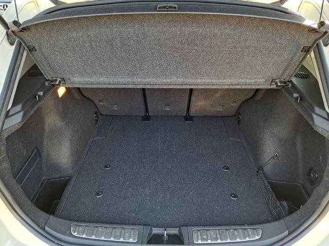 X1 sDrive 20i スポーツ 後期モデル コンフォートアクセス 純正ナビ Bluetoothオーディオ バックカメラ 純正18インチアルミホイール ETC HIDヘッドライト アイドリングストップ オートライト(13枚目)