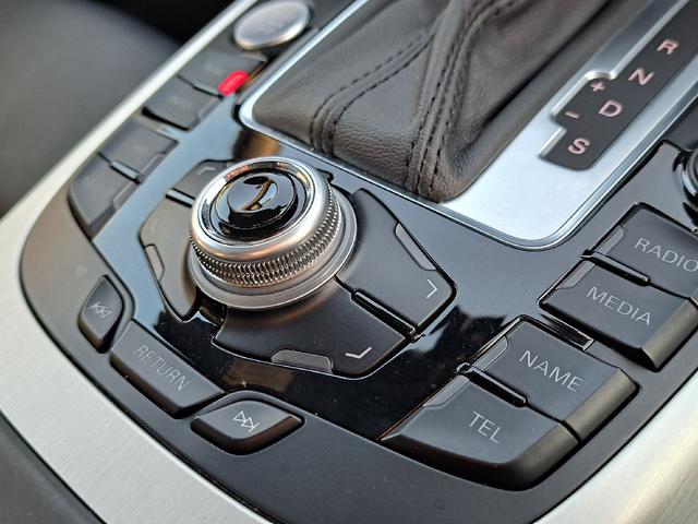 A5スポーツバック 2.0TFSIクワトロ ブラックレザーシート MMIナビ バックカメラ パークトロニックセンサー シートヒーター パワーシート スマートキー 純正18インチアルミホイール クルーズコントロール ETC オートライト(20枚目)