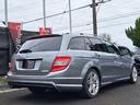 Ｃクラスステーションワゴン Ｃ２００コンプレッサーワゴン　アバンギャルド　パノラミックスライディングルーフ　純正ナビ　バックカメラ　Ｂｌｕｅｔｏｏｔｈオーディオ　純正１７インチアルミホイール　ＥＴＣ　ハーフレザーシート　ルーフレール　ＨＩＤヘッドライト　ＭＴモード付ＡＴ（5枚目）
