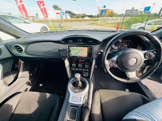 86 GT ナビ オートクルーズコントロール MT オートライト LEDヘッドランプ スマートキー アルミホイール 盗難防止システム 衝突安全ボディ ABS ESC USB エアコン パワーステアリング(2枚目)